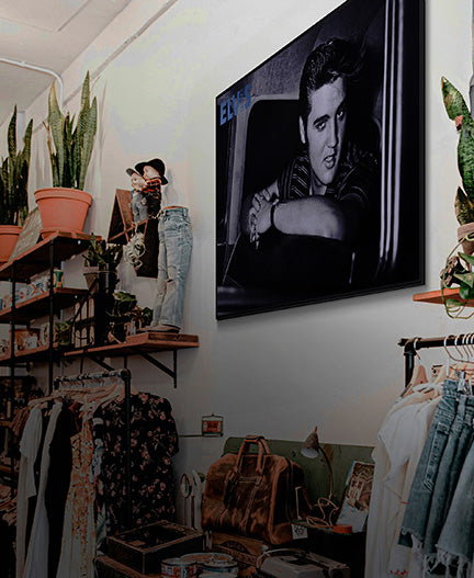 アートが飾られた空間の画像